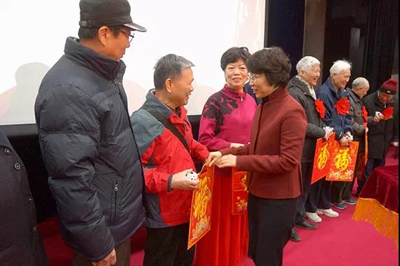 365英国上市公司